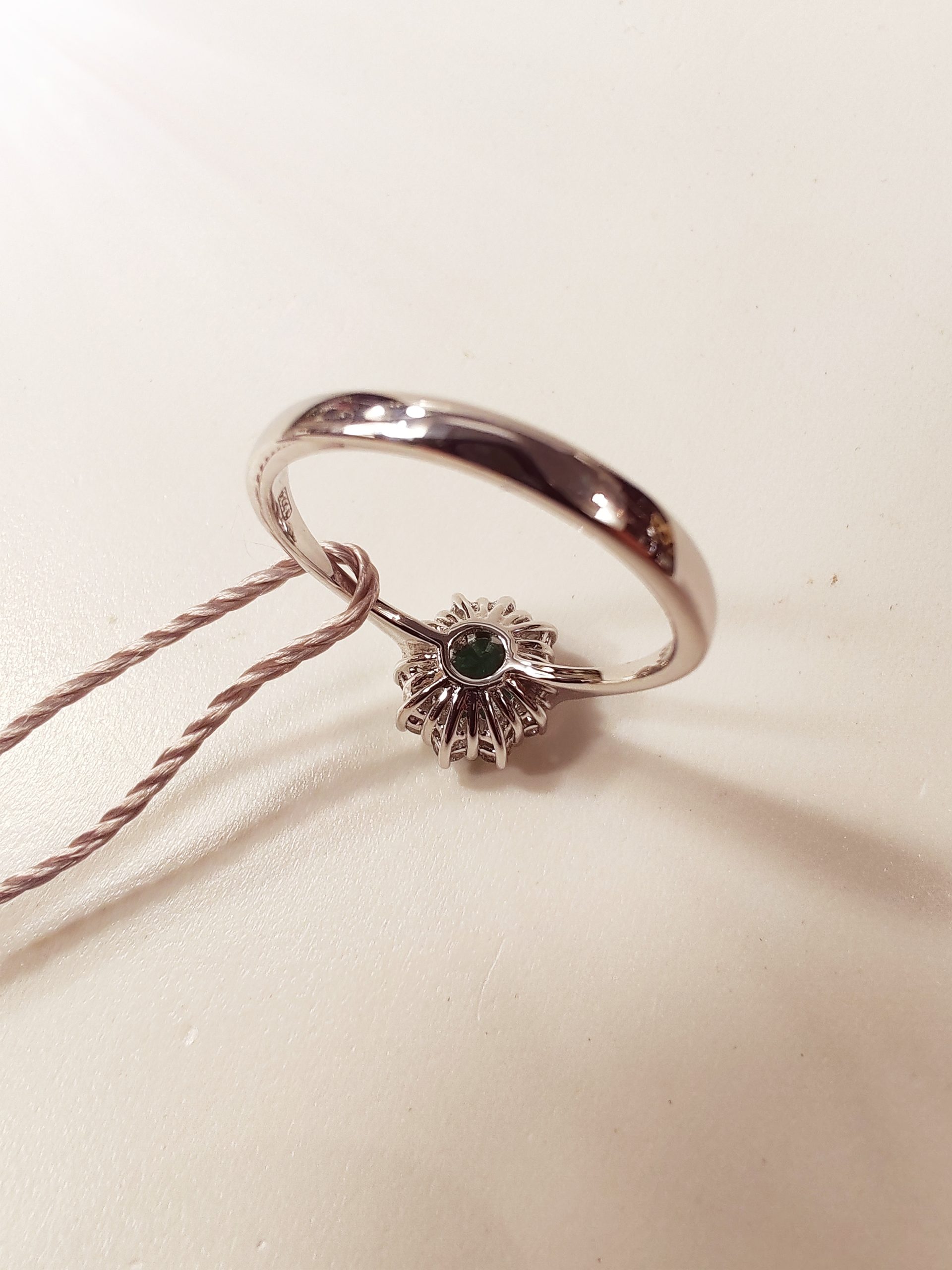 Anello Smeraldo e Diamanti - immagine 5